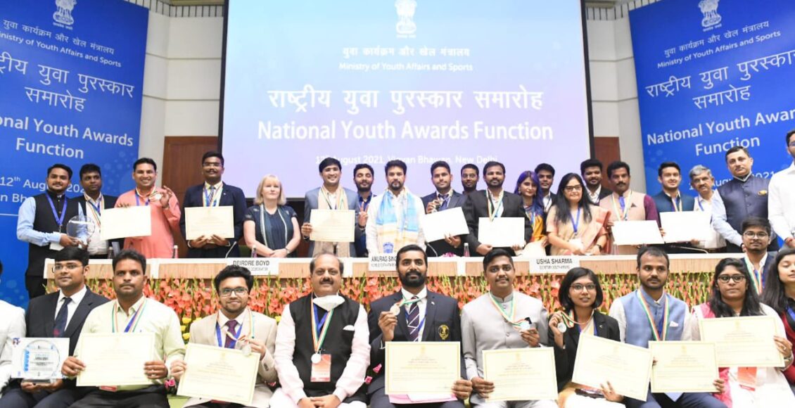 Four youths from Maharashtra were honored with the National Youth Award given by the Union Ministry of Youth Welfare and Sports