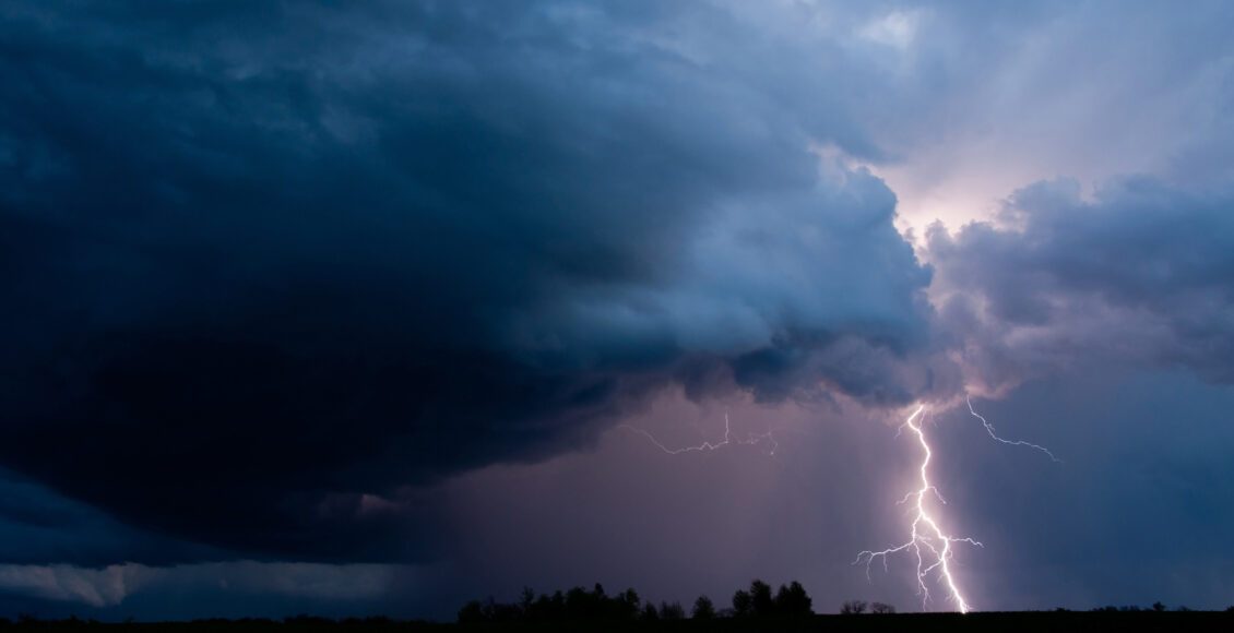 Warning of moderate rain with thunderstorms