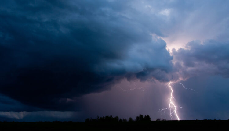 Warning of moderate rain with thunderstorms