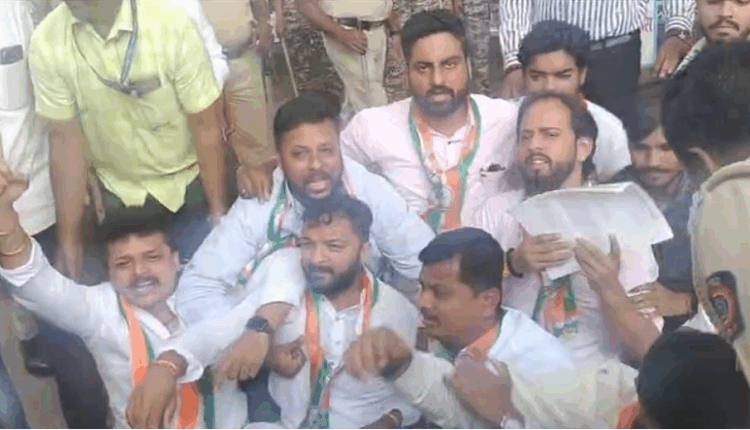 dheeraj ghate electricity theft protest by yuva congress pune