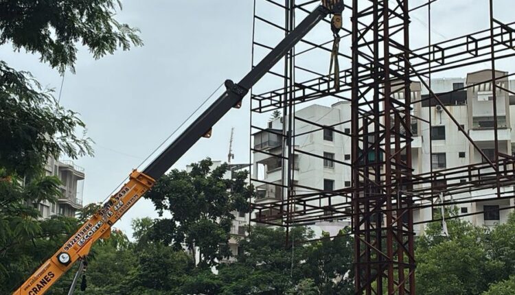 pune illegal hoardings commissioner action