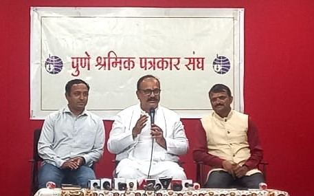देवेंद्र फडणवीस यांना दिवसा पडतायेत पंतप्रधानपदाची स्वप्ने