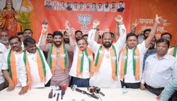 pune bjp incoming dilip barate abhijeet shivkar join bjp
