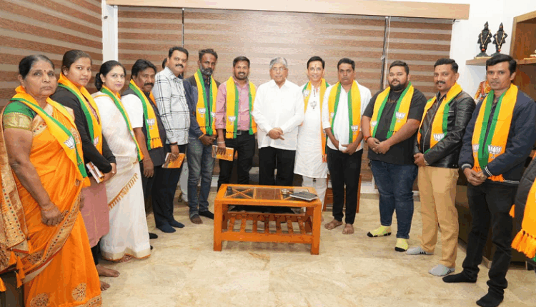 pune ward 24 mns leaders join bjp