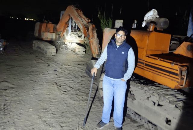 nanded illegal sand mining action-3.32 crore seized